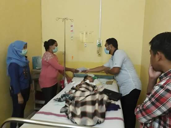 Melalui Stafnya Afzal Berikan Bantuan Kepada Nurmaya Asal Polman Yang Menderita Gizi Buruk,Saat Ini Di Rawat Di RS Wahidin