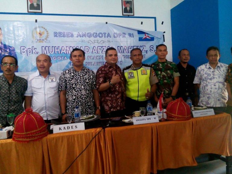 Aiptu Armin Hadiri Kegiatan Reses Anggota DPR RI Muh Afzal Mahfuz Di Pamboang