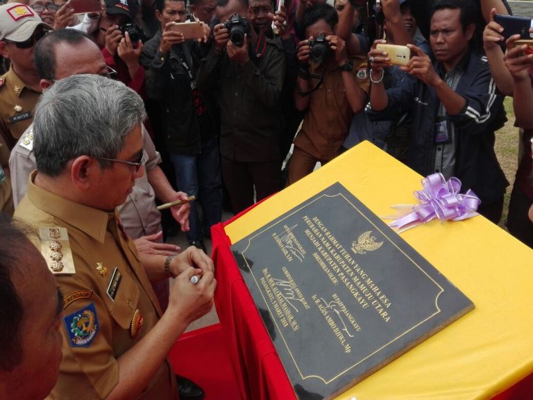 Gubernur Sulbar Bersama Bupati Resmi Ganti Nama Matra Jadi Kabupaten Pasangkayu