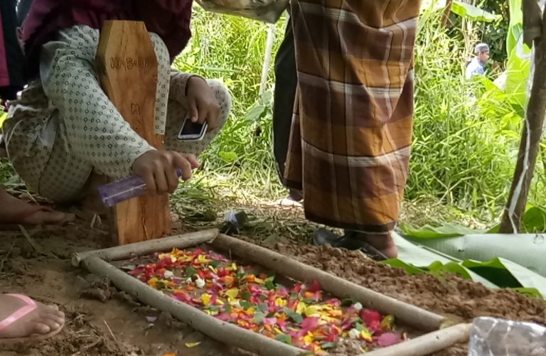 Muh Riski Alif Dimakamkan di Pemakaman Dusun Salupalado