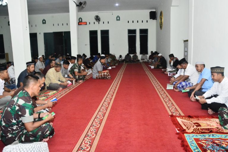 Personil Makorem 142/Tatag Gelar Yasinan dan Do’a Bersama di Masjid Al Amin