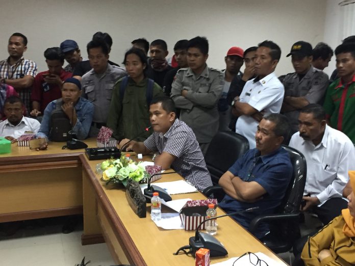 Anggota DPRD Sulbar Menerima Pengujuk Rasa GTT dan PTT