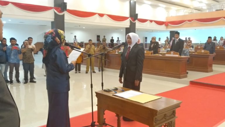 Ketua DPRD Sulbar Resmi  Lantik Saoda Menjadi Anggota DPRD Sulbar Priode 2014-2019