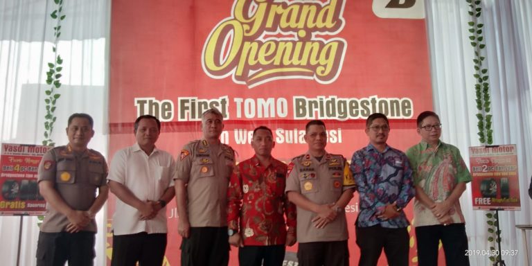 Kapolda Sulbar Hadiri Grand Opening The First Tomo Bridgestone In West Sulawesi “Yasdi Motor”