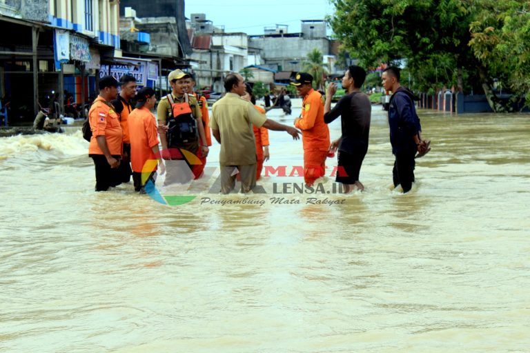 Ratusan Rumah Terendam Banjir di Kecamatan Sampaga Mamuju 