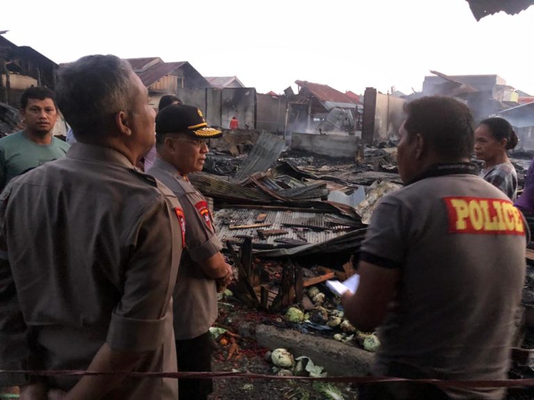 Kapolda Sulbar Datangi Langsung Lokasi Kebakaran di Pasar Tasiu.