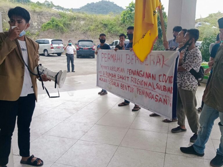 Persatuan Mahasiswa Hukum Indonesia Geruduk Dinas Kesehatan Provinsi Sulbar.