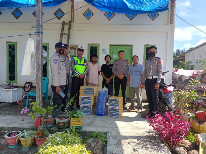 Penyerahan Bantuan Untuk Korban Angin Puting Beliung