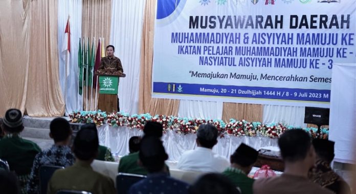 Kadis Perpustakaan dan Kearsipan Daerah Kabupaten Mamuju, saat menghadiri musdya DP Muhammadiyah