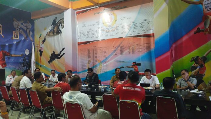 Koni Sulbar saat malakukan rapat kesiapan mengikuti Pon Aceh-Sumut 2024, di sekretariat Koni Sulbar (Foto: Matalensa.id)