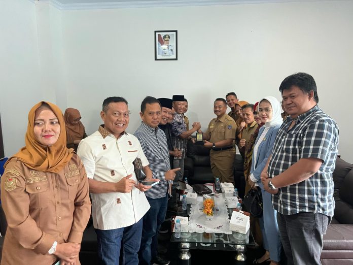 Komisi IV DPRD Provinsi Sulawesi Barat melakukan kunjungan Kerja ke Kantor Perpustakaan dan Kearsipan Provinsi Sulawesi Selatan dalam rangka sharing informasi terkait pelayanan perpustakaan berbasis digital, Selasa 16 Januari 2024.