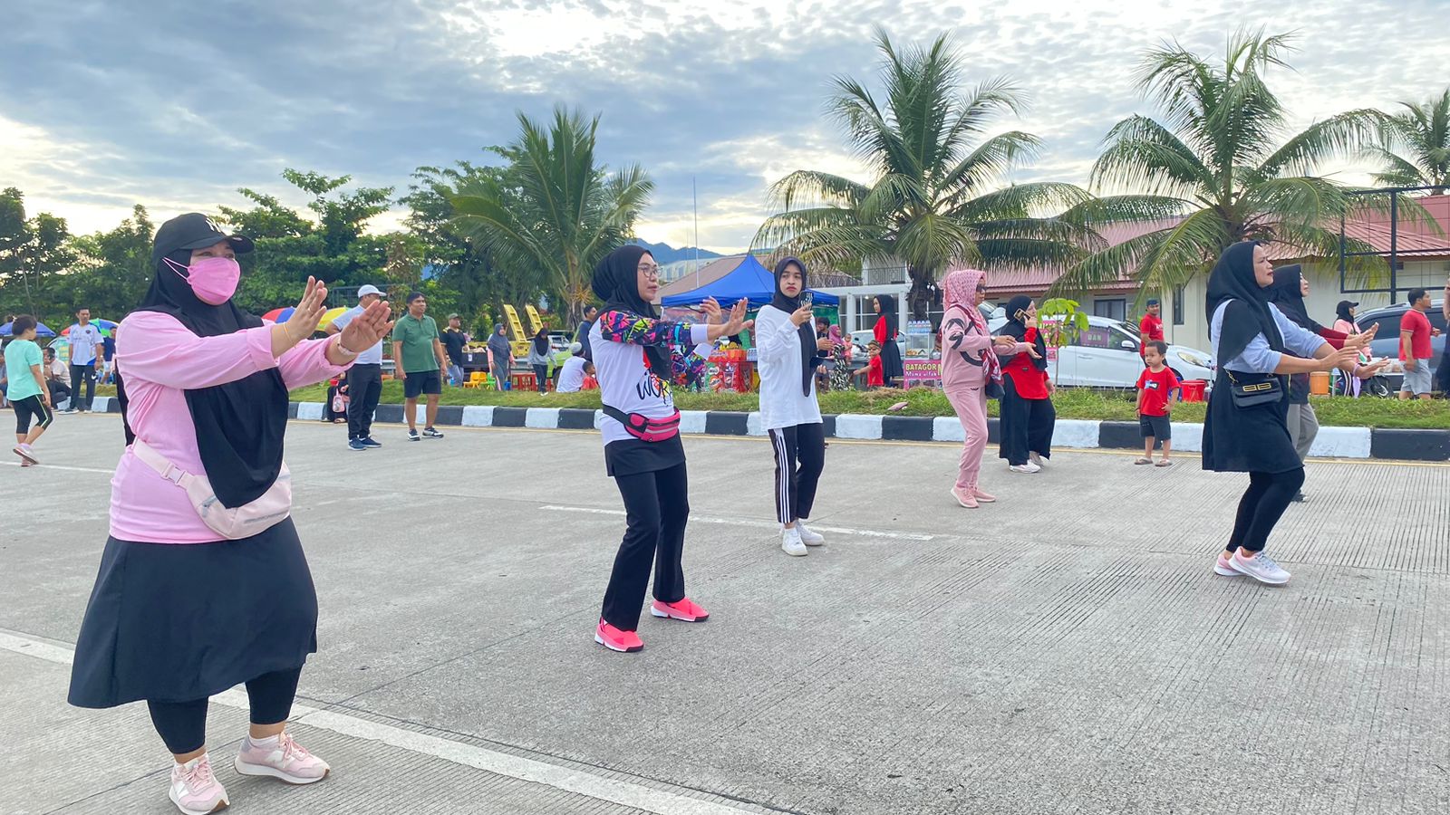 Sekwan DPRD Sulbar Ikut Meramaikan Program Car Free Day di Jl Arteri Mamuju