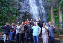 Promosikan Potensi Alam, Kapolda Sulbar Bareng PJU Jelajahi Keindahan Air Terjun Tamasapi