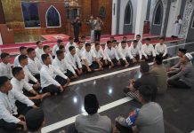Jangan Gadaikan Masa Depan demi Keinginan Sesaat! Lewat Subuh Keliling, Kabidpropam dan Kabidkum Polda Sulbar Ingatkan Bintara Remaja Bahaya Judol dan Pinjol