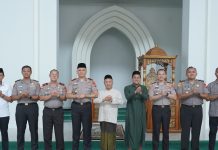 Titip Doa, Dengarkan Harapan: Kehangatan Minggu Kasih Kapolda Sulbar di Gereja Santa Maria